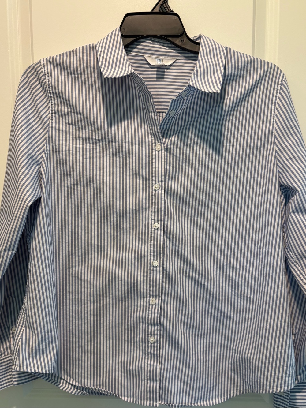 Women’s TIME AND TRU Striped Button-Down Shirt in Blue and White SZ-XL